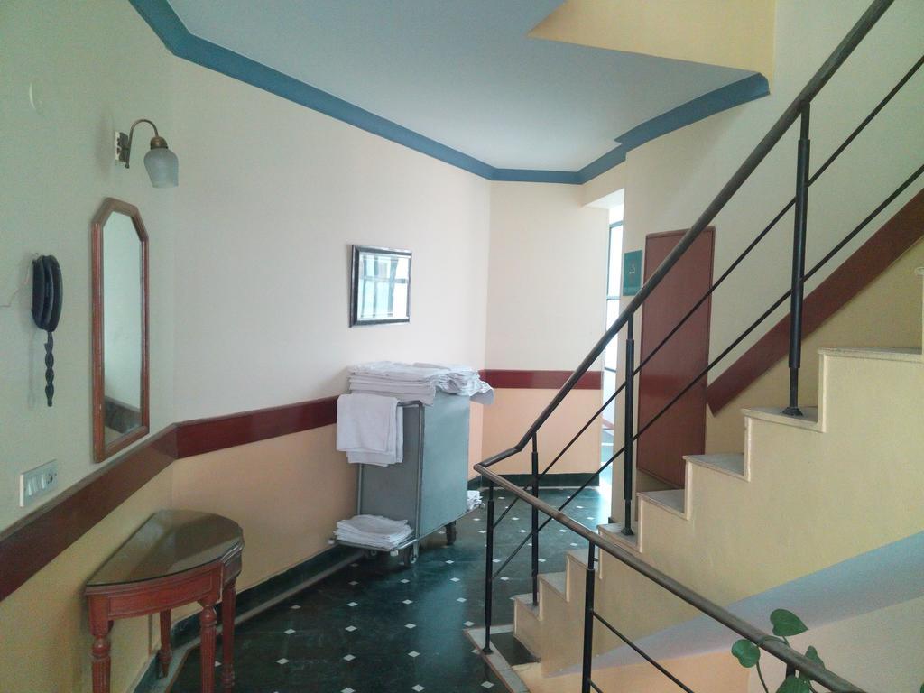 Hotel Queens Residency Gurgaon Exterior photo
