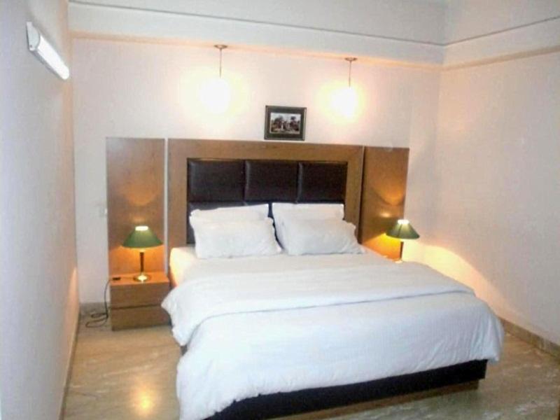 Hotel Queens Residency Gurgaon Exterior photo