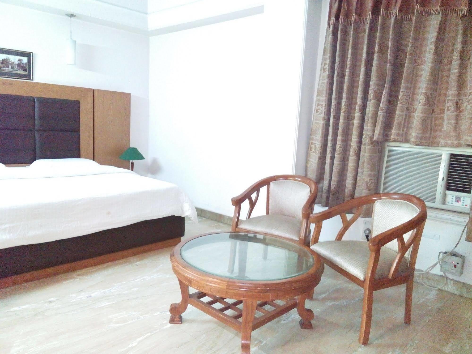 Hotel Queens Residency Gurgaon Exterior photo