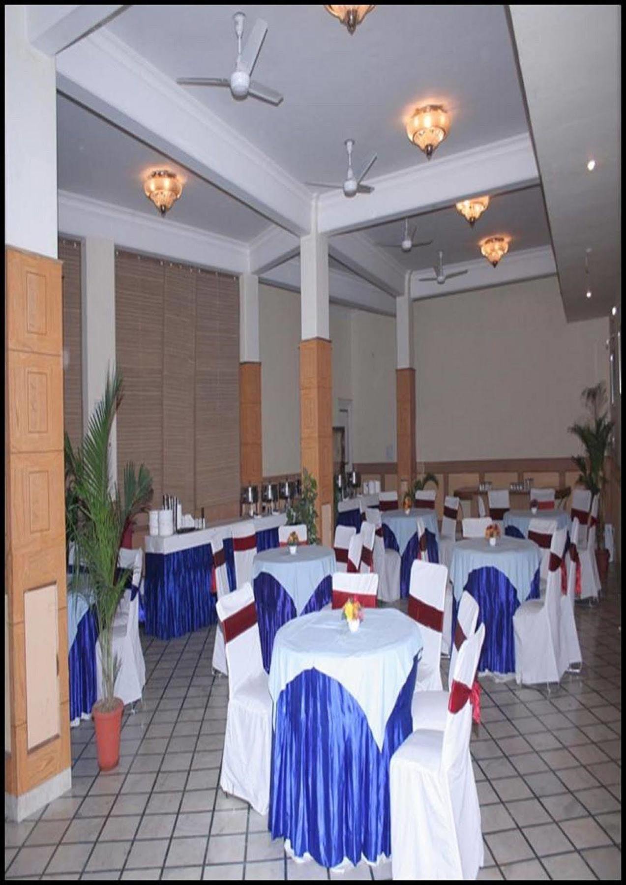 Hotel Queens Residency Gurgaon Exterior photo